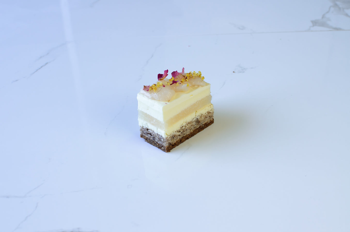 SIGNATURE ROSE AND LYCHEE CAKE